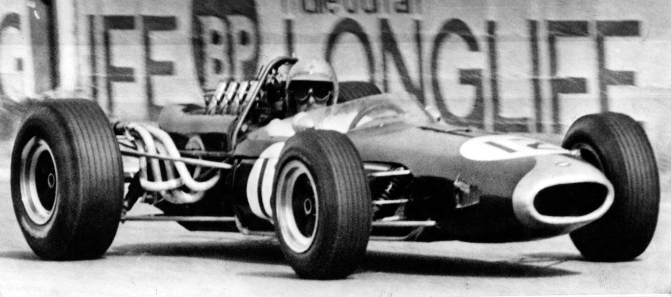 Brabham, che ha conquistato il titolo mondiale nel 1959, 1960 e 1966, ha vinto in carriera 14 GP e ottenuto 13 pole position